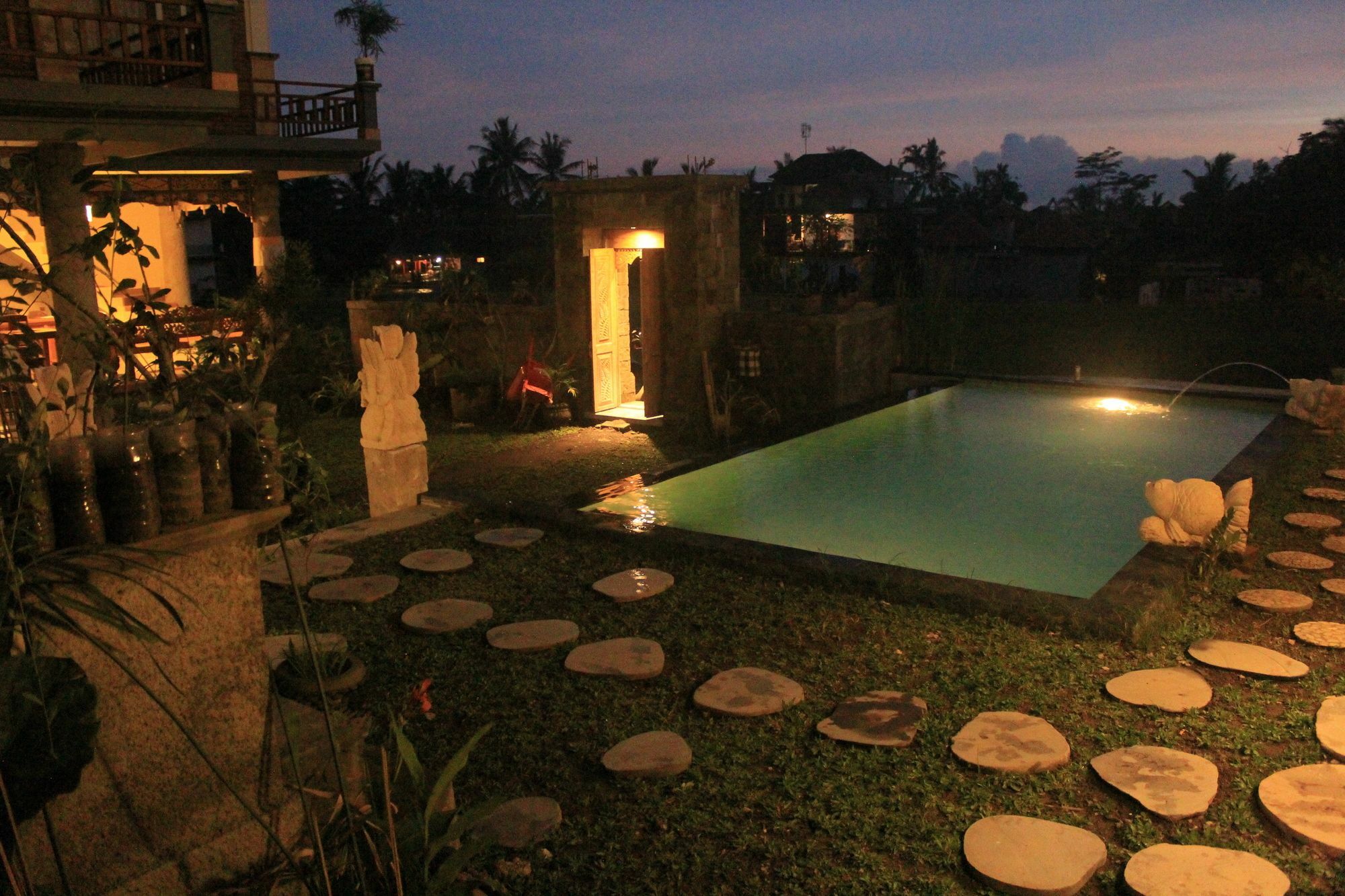 Nirwa Ubud Karma Luaran gambar