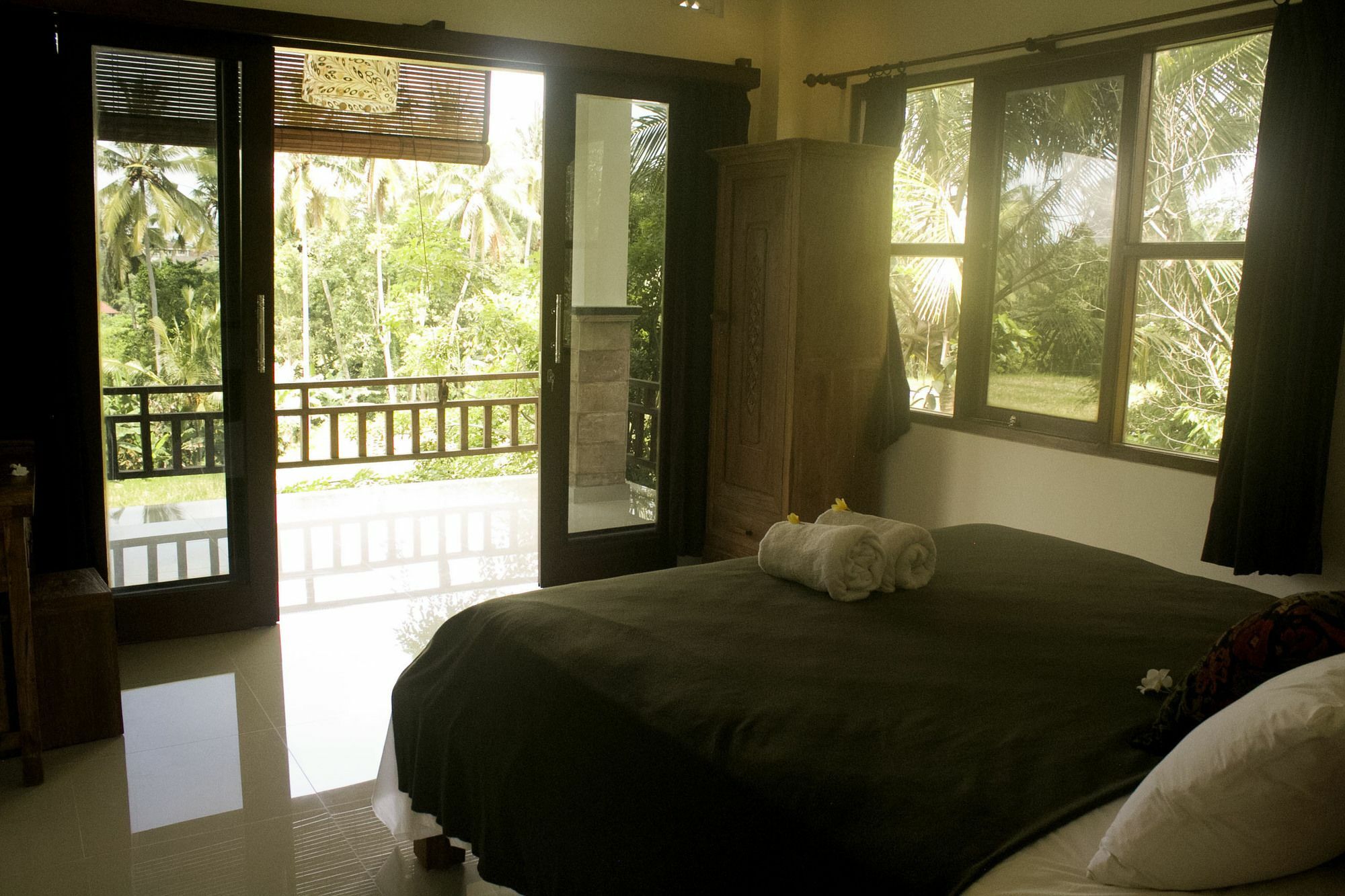 Nirwa Ubud Karma Luaran gambar